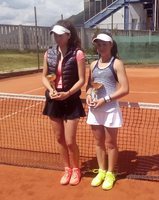 zľava: Veronika Koberlingová(finalistka), Michaela Kadlečková(víťazka)